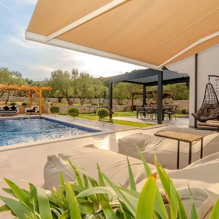 Furesta Holiday home *