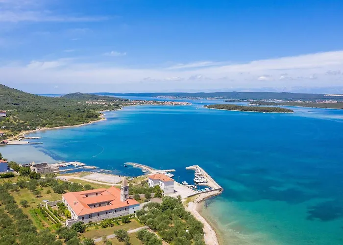 Furesta بيت للعطل زادار